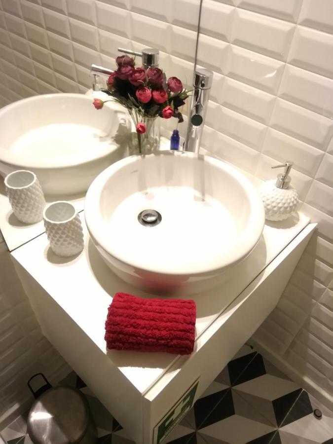 Santa Catarina Patio Apartment - With Washer Machine بورتو المظهر الخارجي الصورة